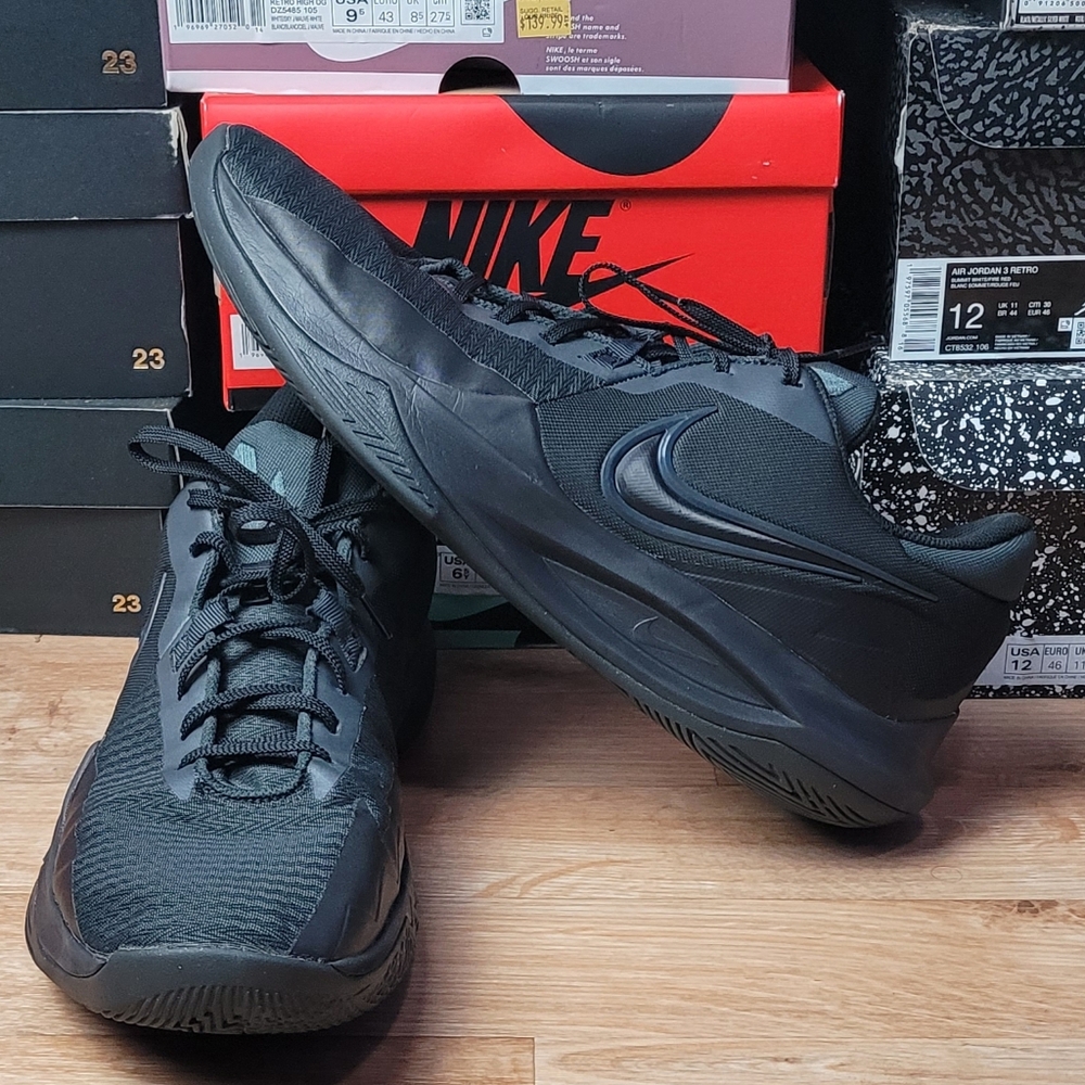 Nike Men's Black Athletic Shoes